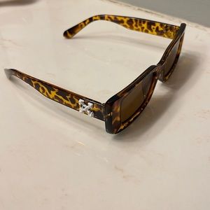 Cheetah print offwhite sunglasses